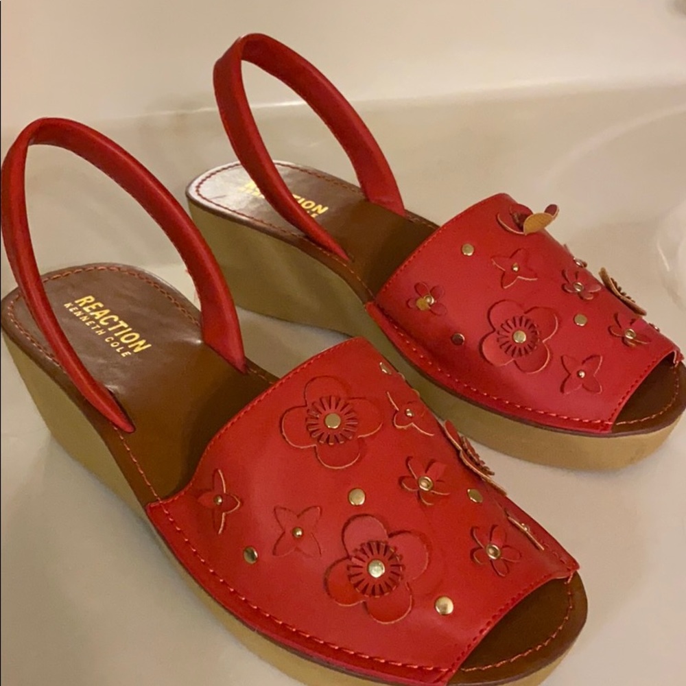 Adorable summer sandals never worn